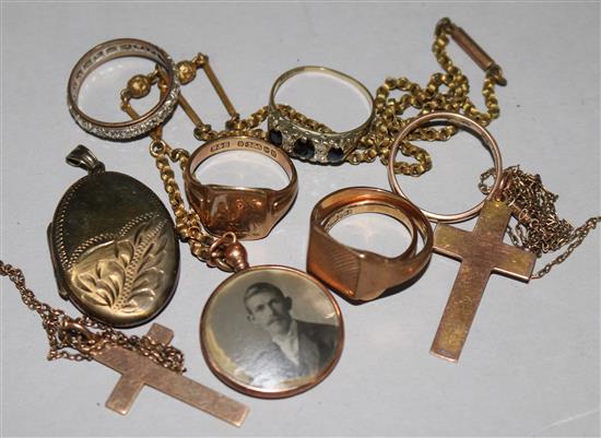 Three 9ct signet rings, a 9ct gold cross, a 22ct band and other items.